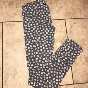 Brandy Melville flower leggings